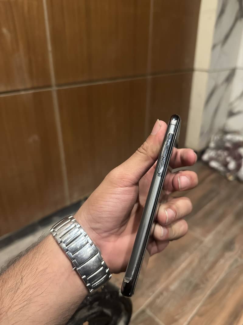 Apple iPhone 11 Pro 1