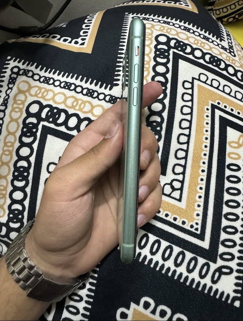 Apple iPhone 11 3