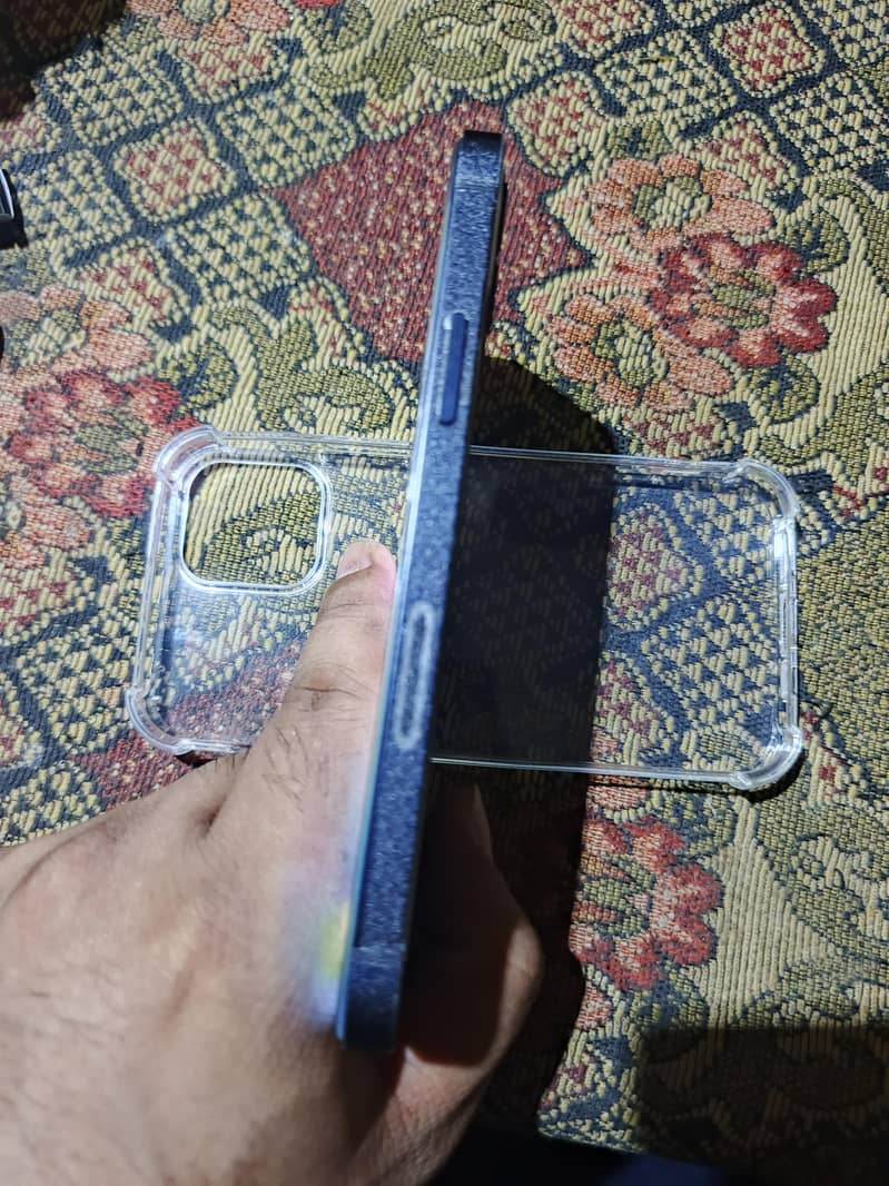 Apple iPhone 12 3