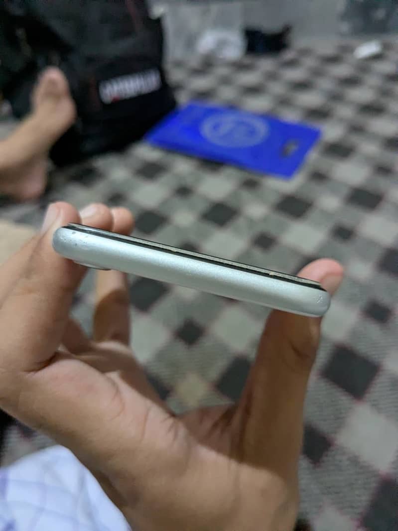 Apple iPhone SE 0