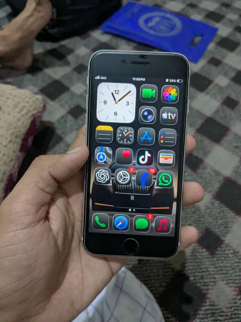 Apple iPhone SE 6