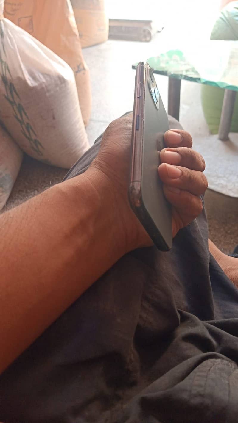 Apple iPhone 11 Pro 1