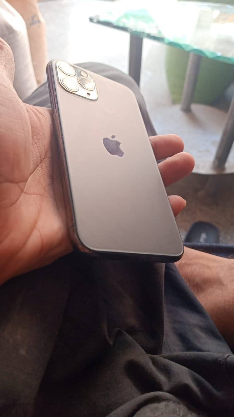 Apple iPhone 11 Pro 2