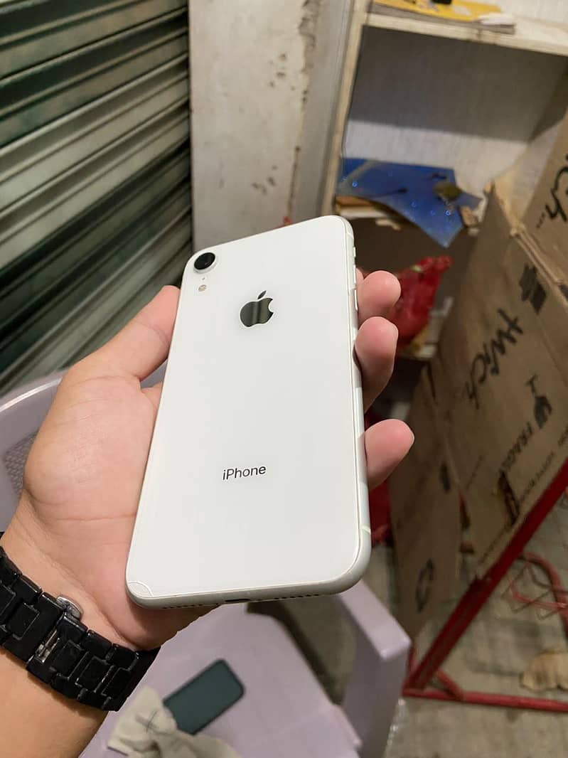 Apple iPhone XR 0