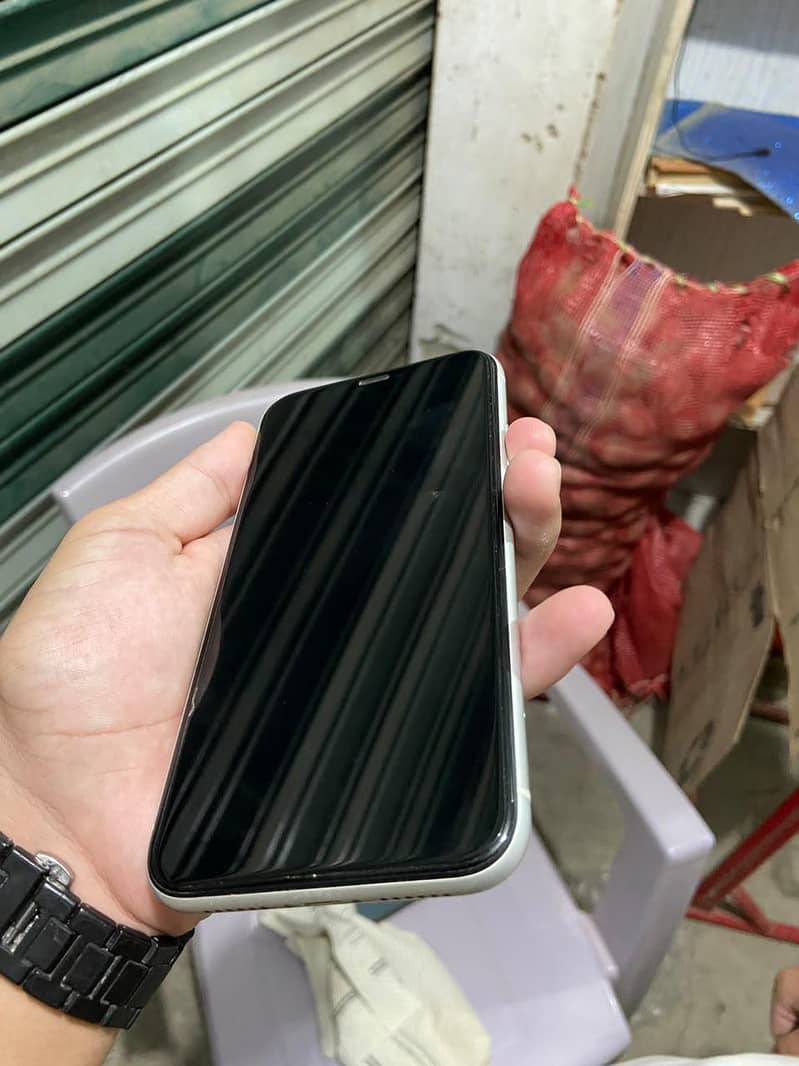 Apple iPhone XR 1