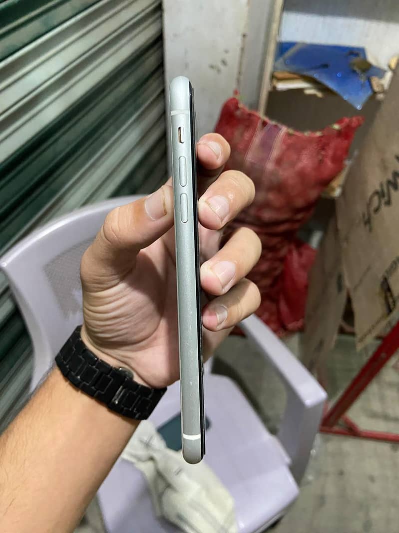 Apple iPhone XR 3