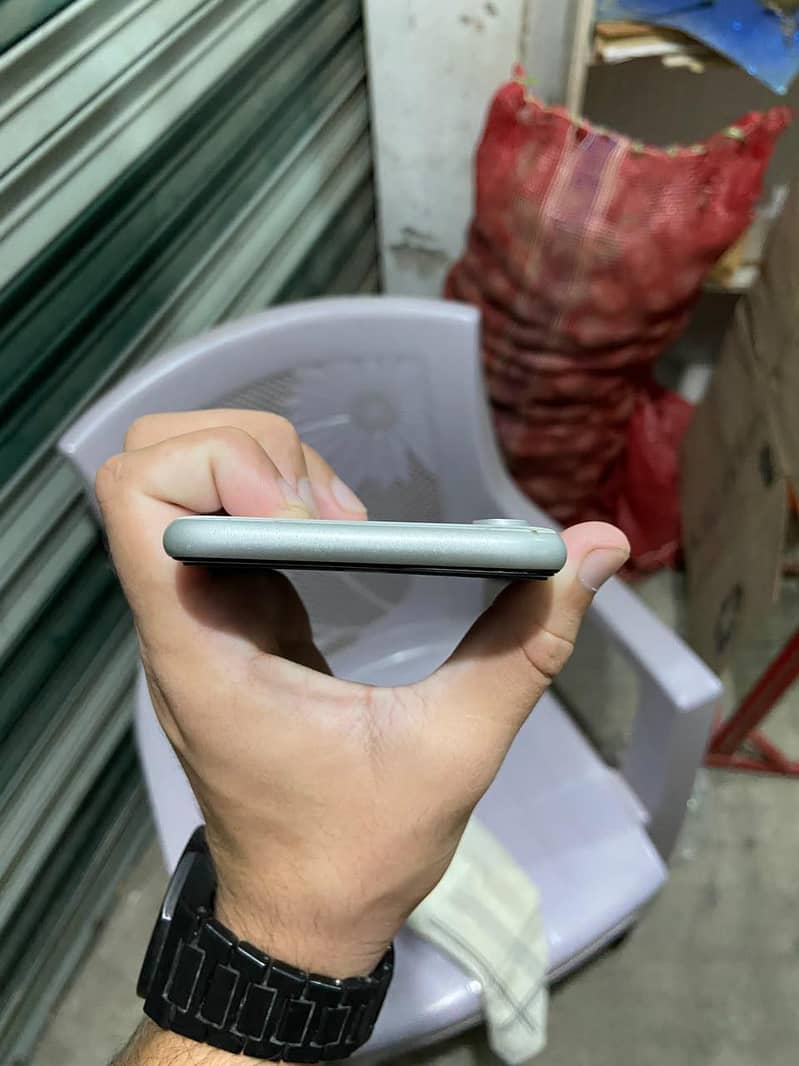 Apple iPhone XR 5