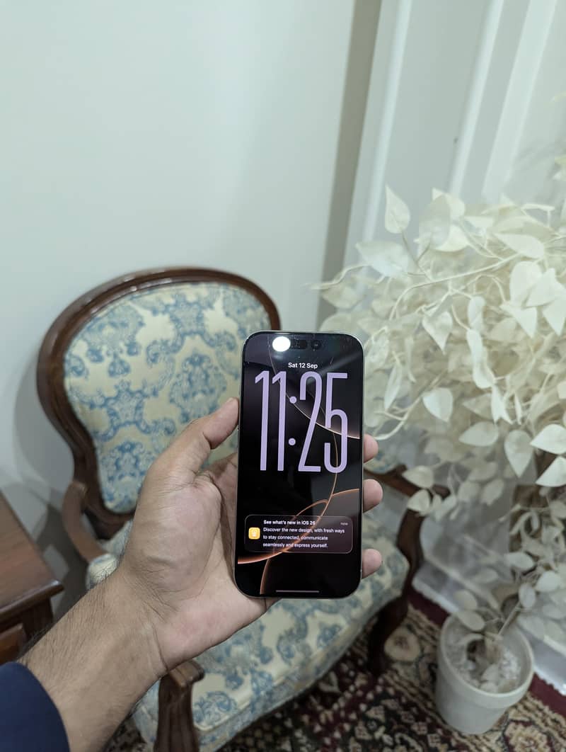 Apple iPhone 16 Pro 0