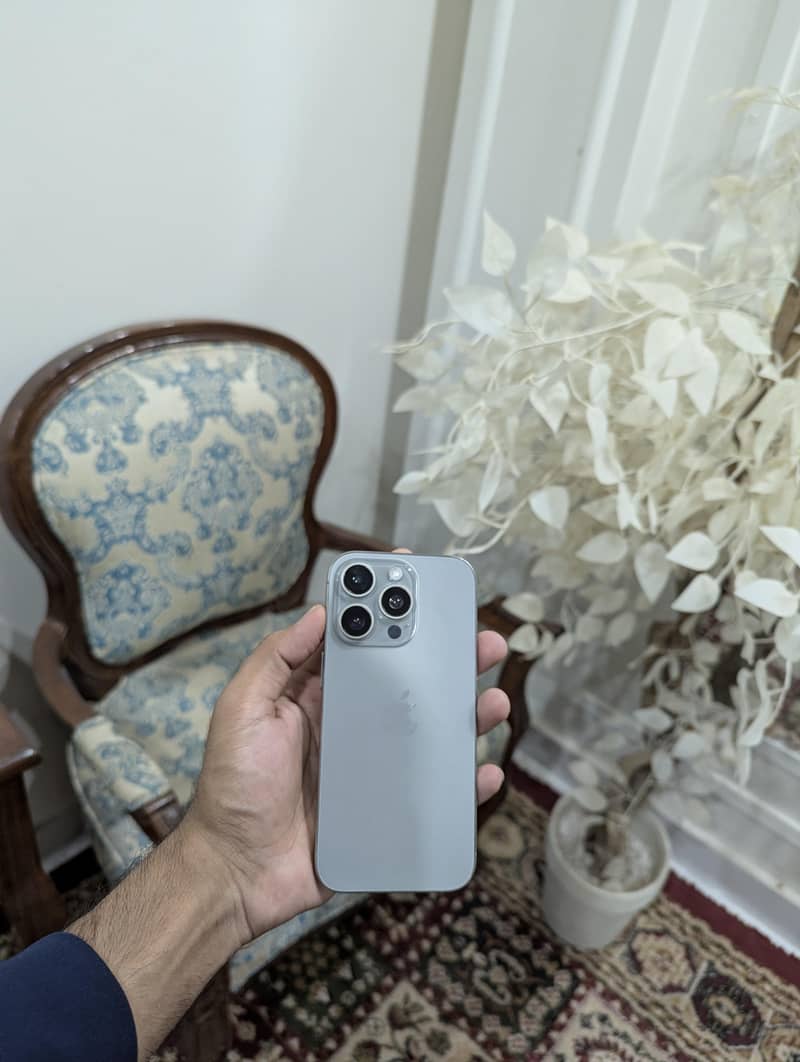 Apple iPhone 16 Pro 1