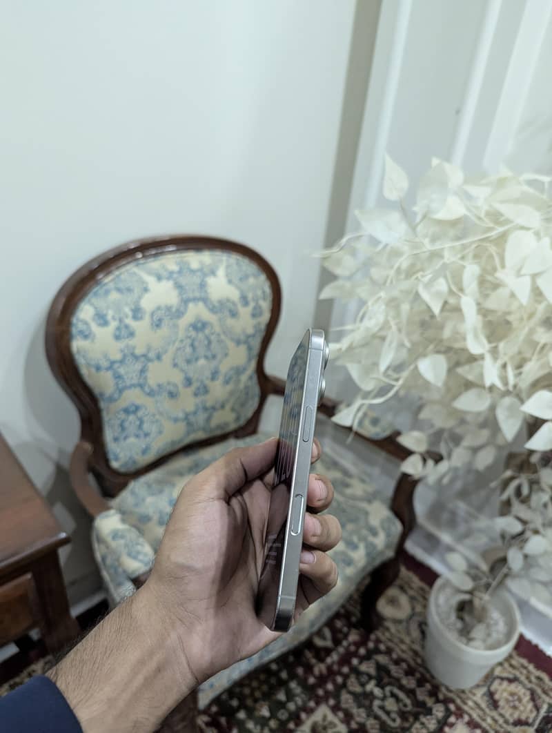 Apple iPhone 16 Pro 2