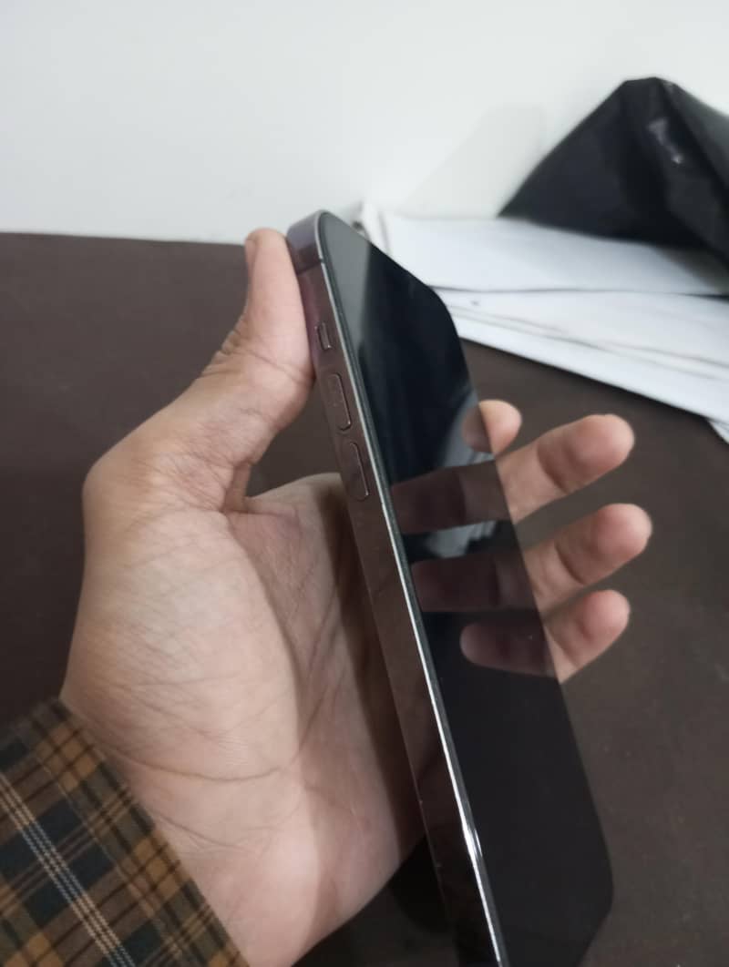 iPhone 14 Pro Max 4