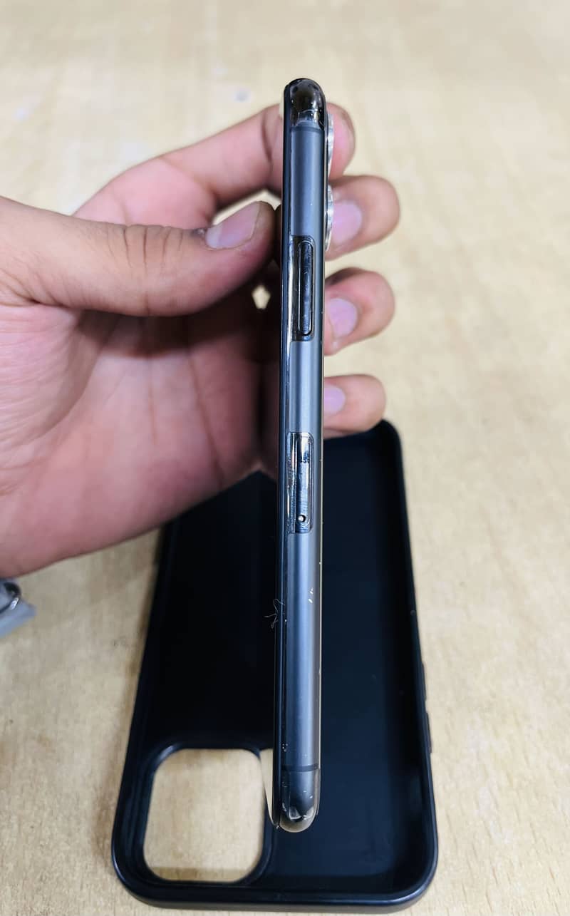 Apple iPhone 11 Pro 1