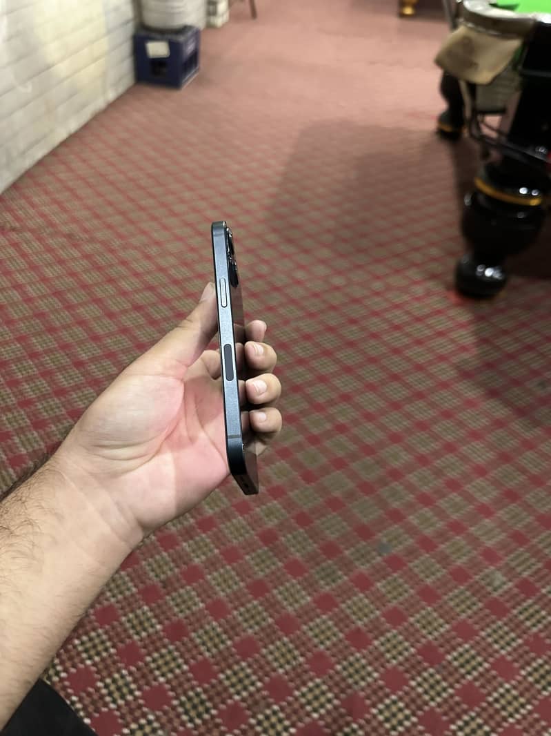 Apple iPhone 13 1
