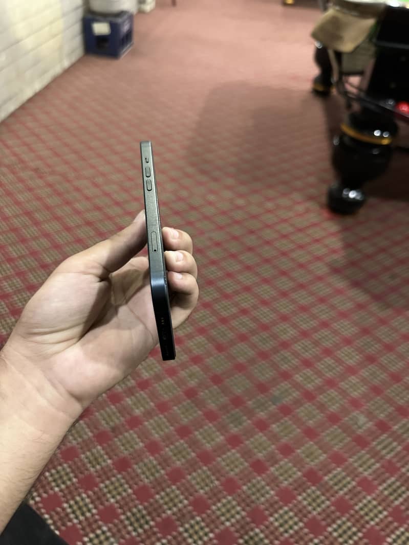 Apple iPhone 13 2