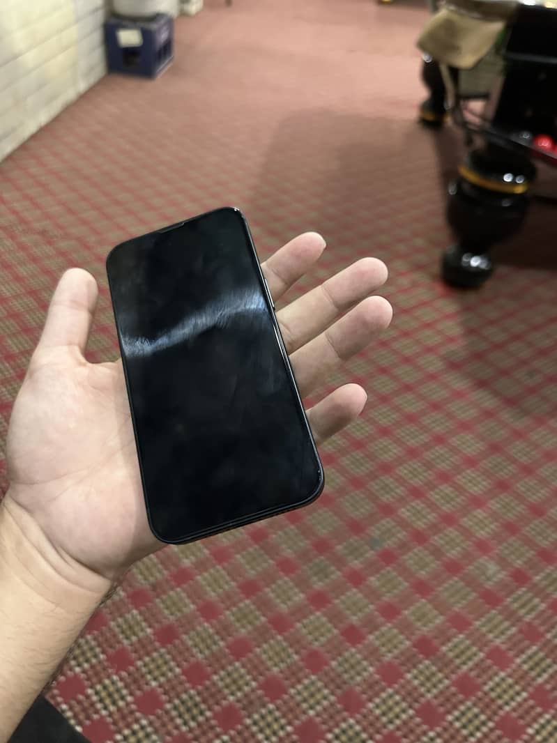 Apple iPhone 13 4