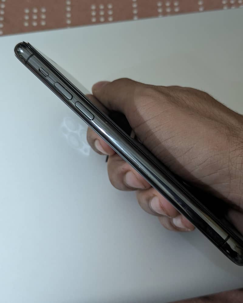 Apple iPhone 11 Pro 3
