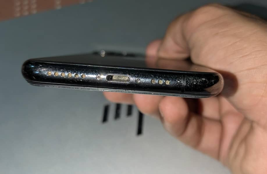 Apple iPhone 11 Pro 4