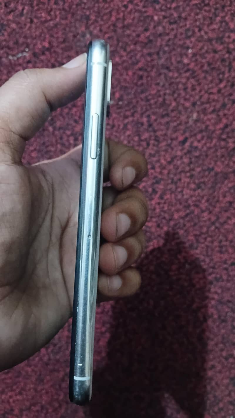 Apple iPhone X 5