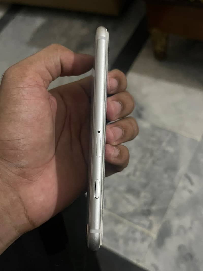 Apple iPhone 8 4