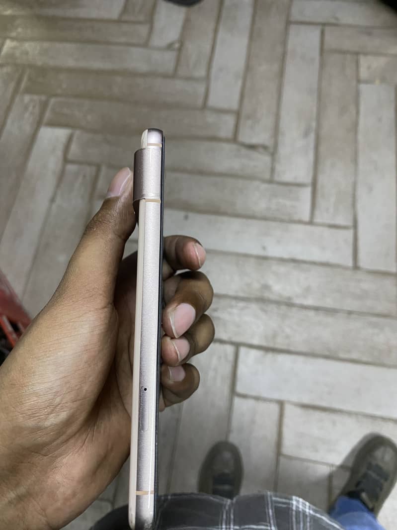 Google Pixel 8 4