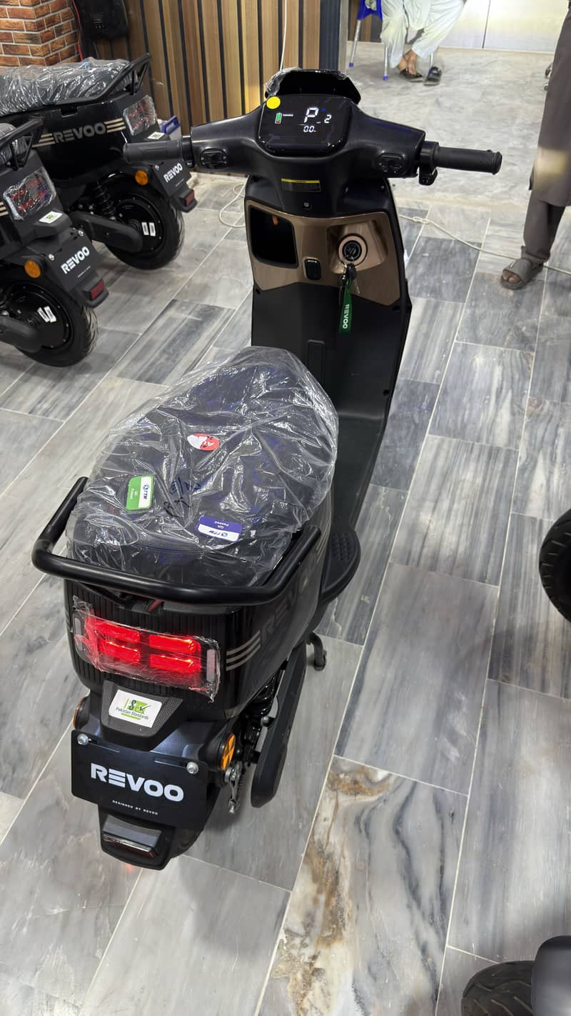 Revoo A11 3