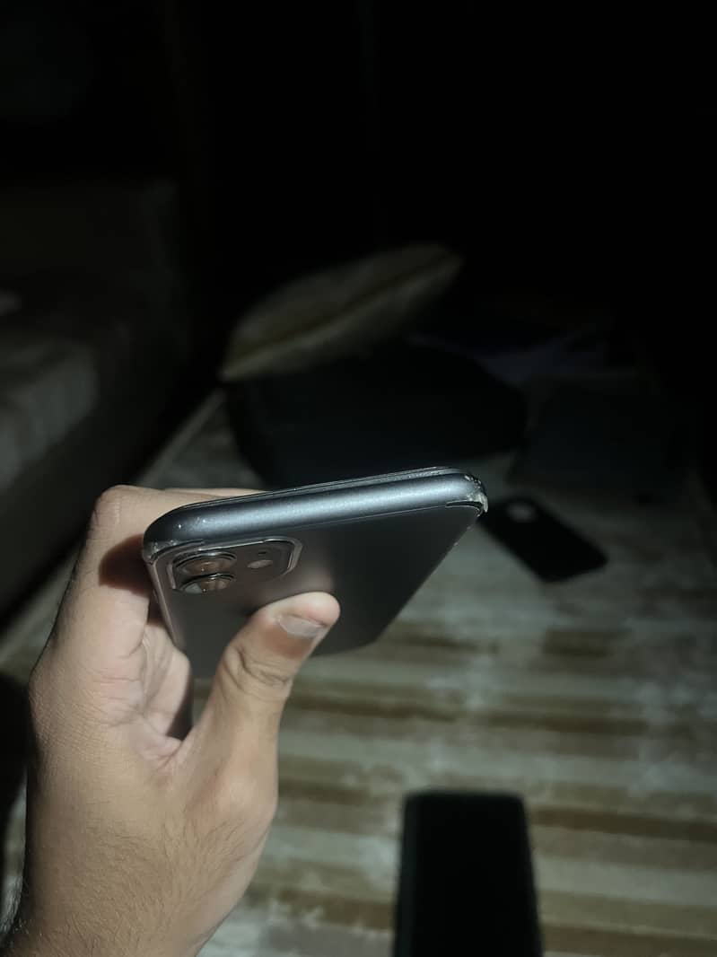Apple iPhone 11 7