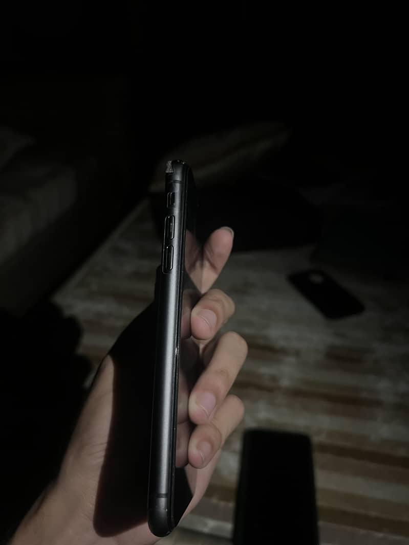 Apple iPhone 11 8