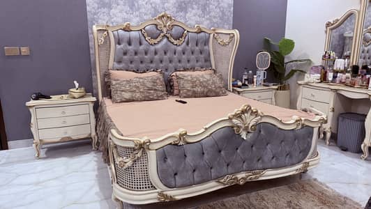 King size Bed + 2 side tables + dressing table