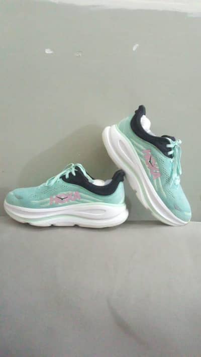 Hoka Bondi 9 running shoes in a mint and blue Eu 42 UK 8