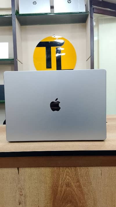 Apple MacBook Pro 16 Inch - Space Gray - 16GB / 512GB - Super Clean