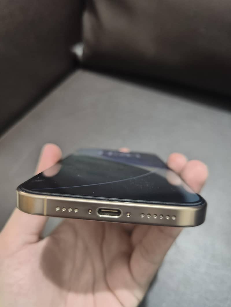 Apple iPhone 16 Pro Max 2