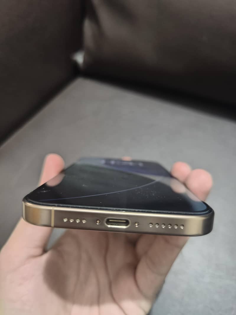 Apple iPhone 16 Pro Max 3
