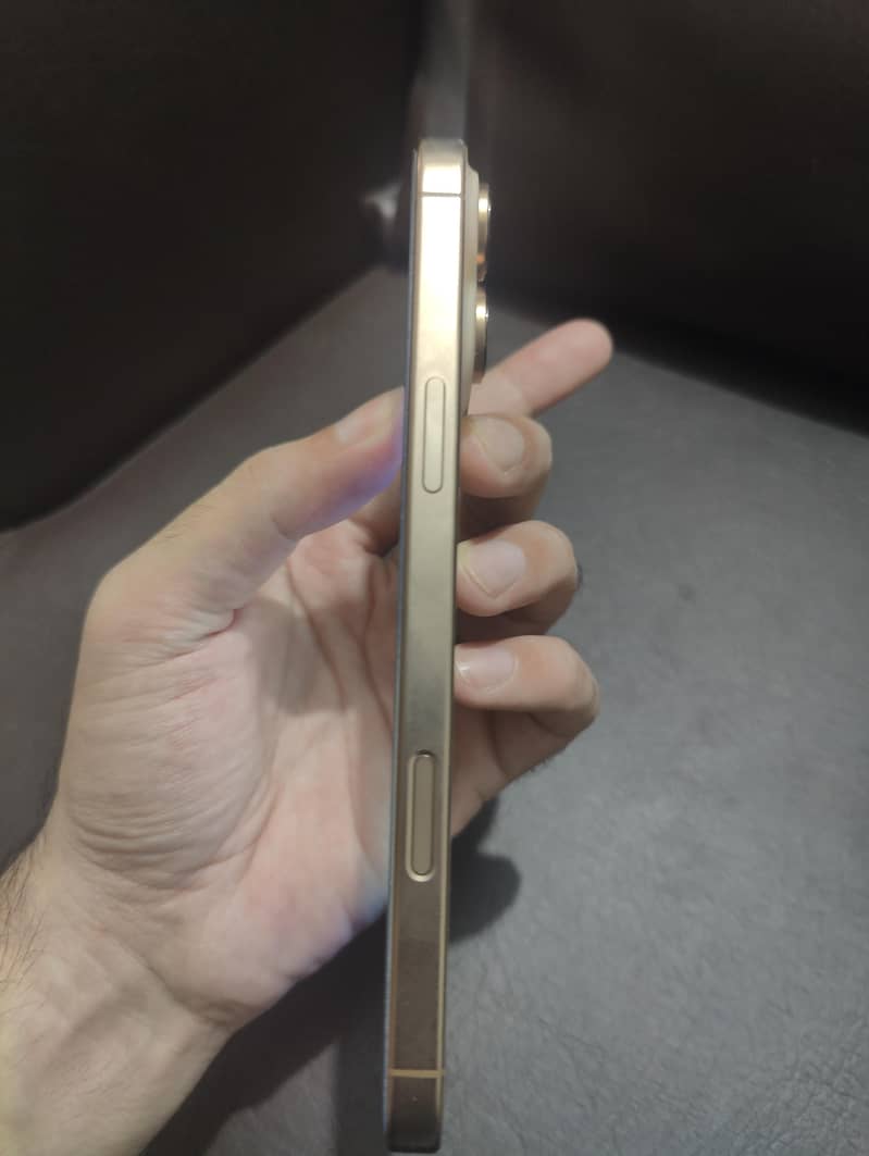 Apple iPhone 16 Pro Max 4