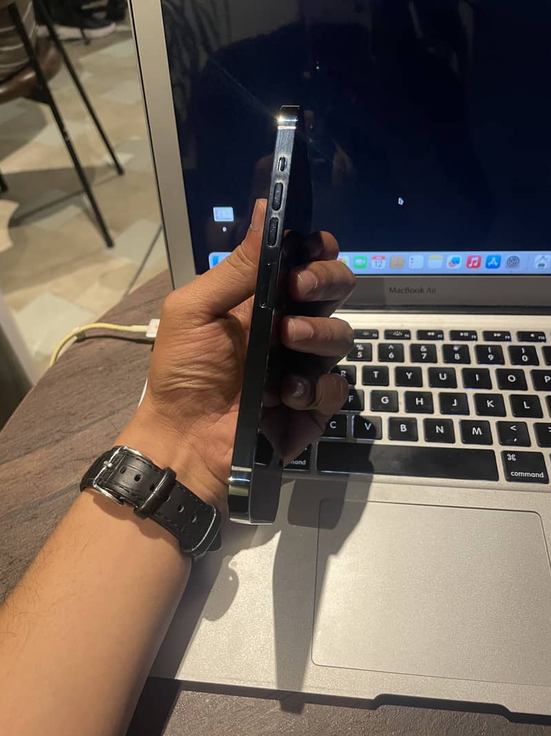 Apple iPhone 13 Pro Max 4