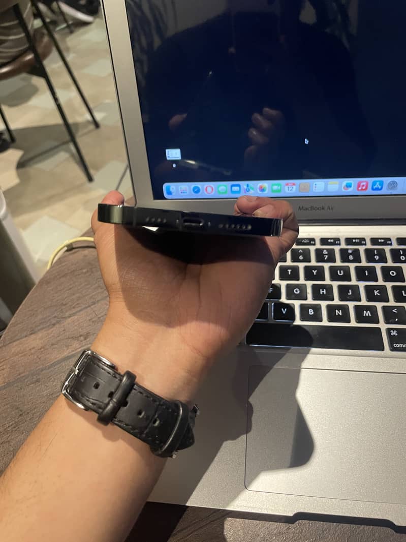 Apple iPhone 13 Pro Max 6