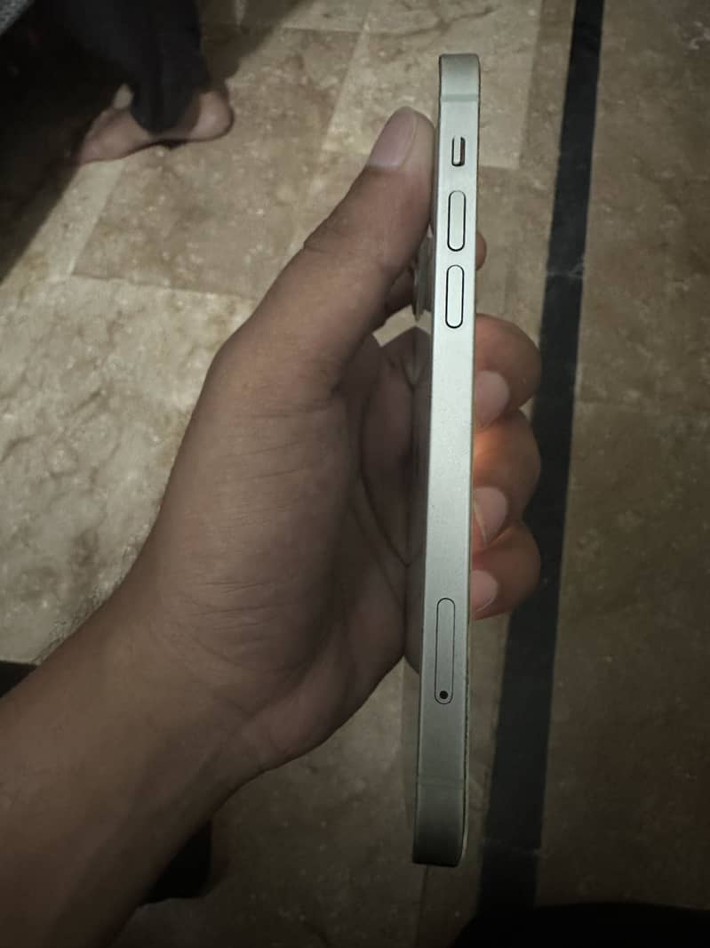 iPhone 12 4