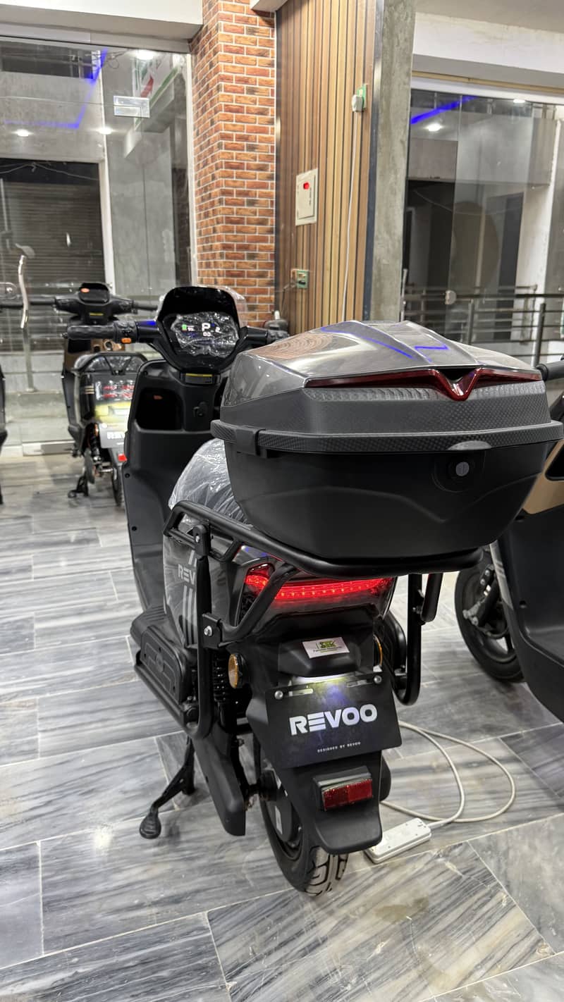 Revoo A12 4