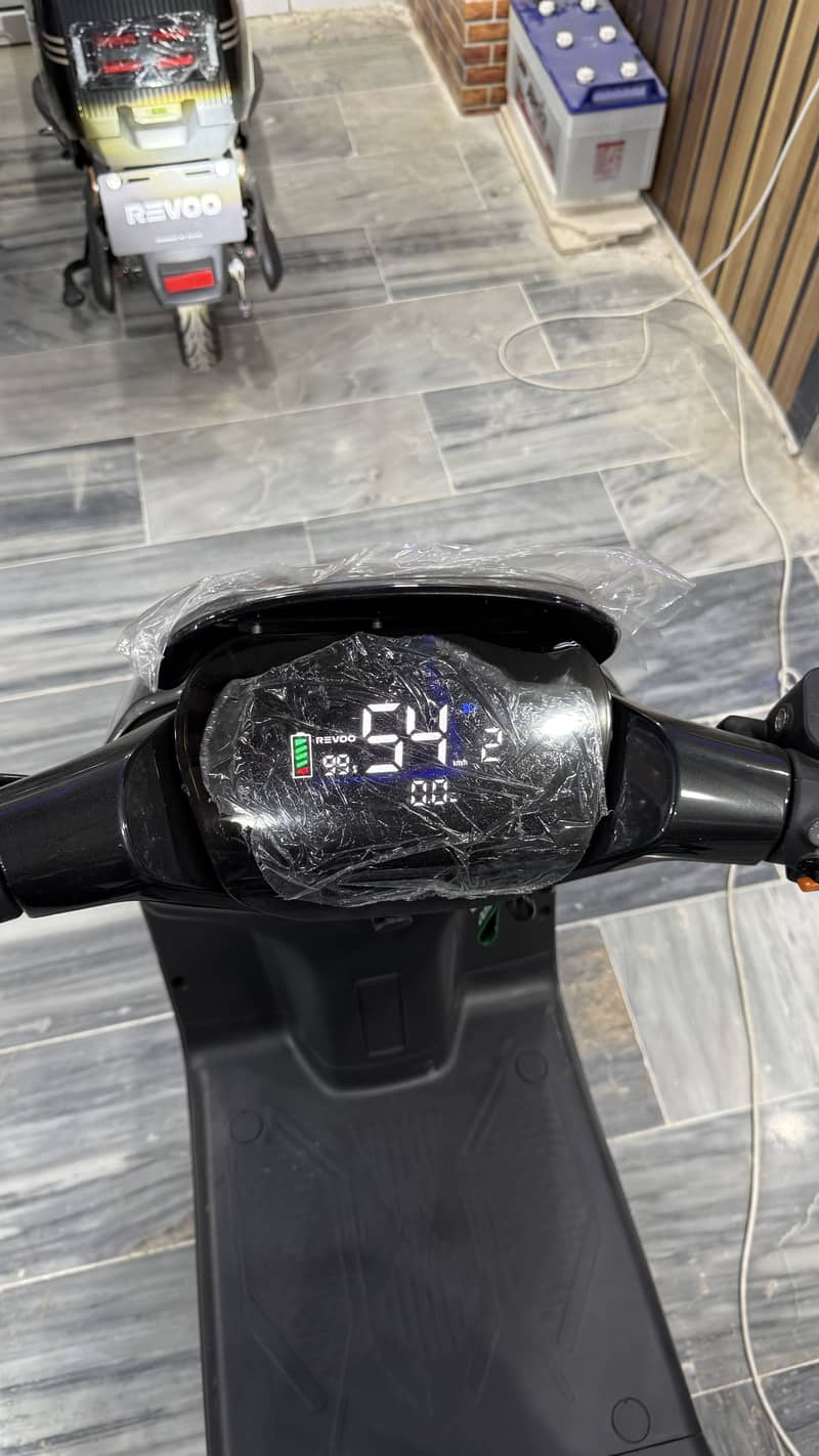 Revoo A12 5
