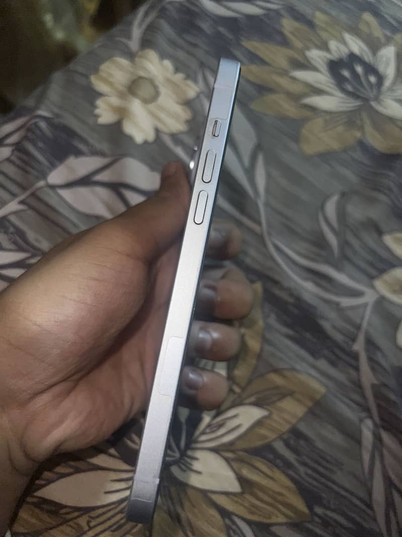 Apple iPhone 14 plus 3
