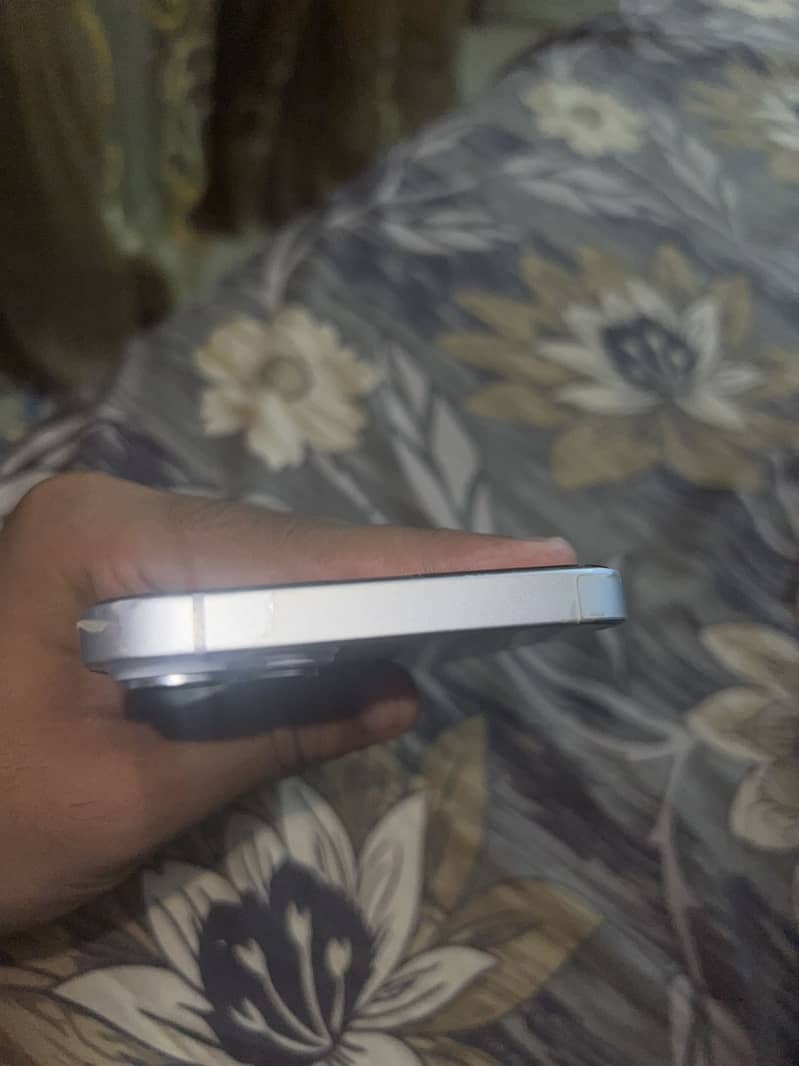 Apple iPhone 14 plus 4