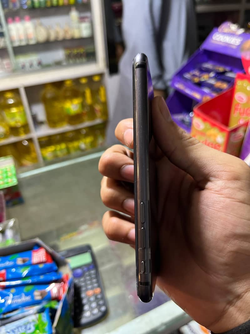 Apple iPhone 8 3