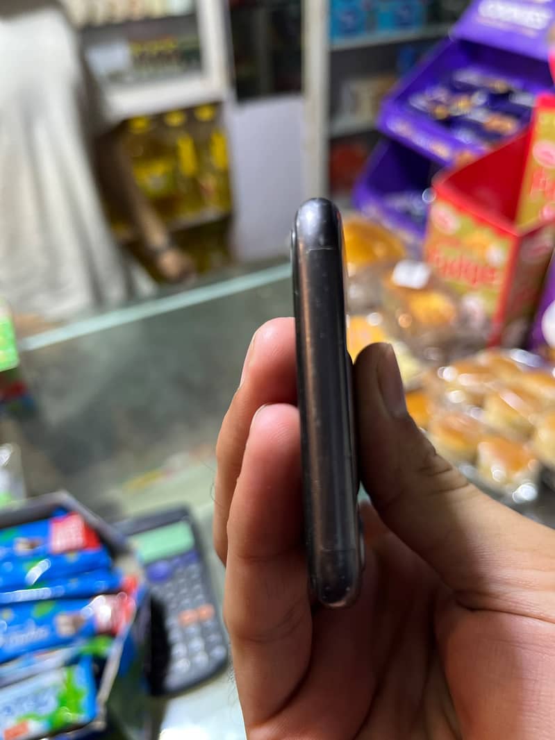 Apple iPhone 8 4