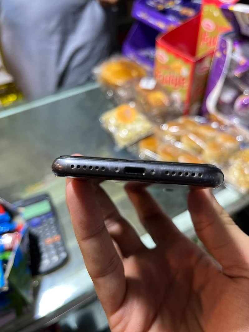 Apple iPhone 8 5