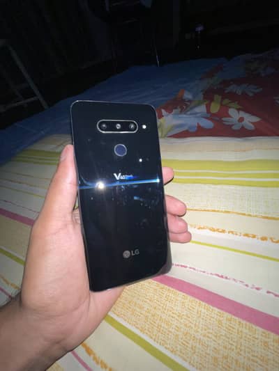 LG V40 ThinQ