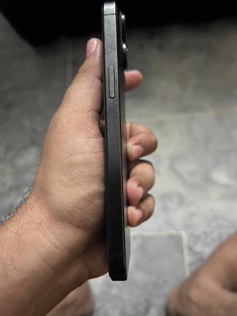 Apple iPhone 15 Pro Max 3