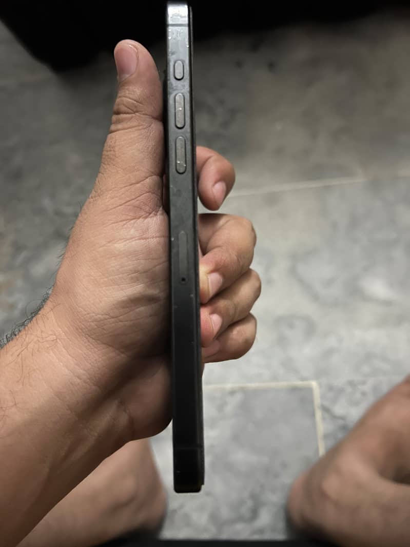 Apple iPhone 15 Pro Max 6