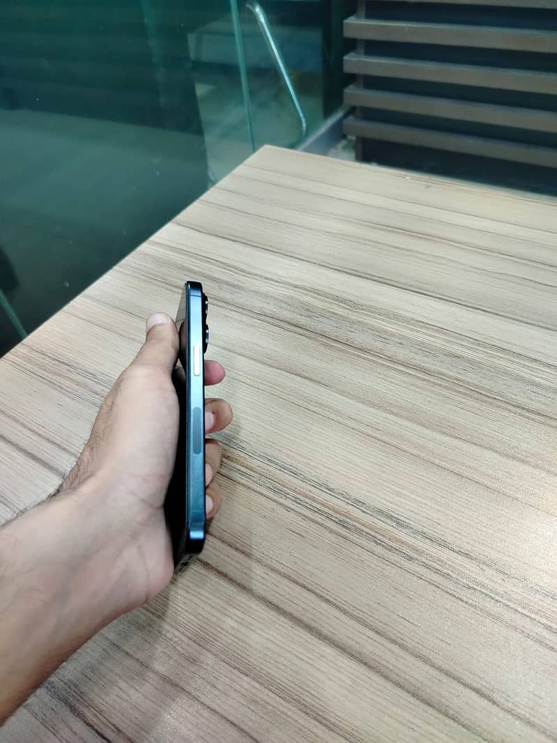Apple iPhone 15 Pro 0