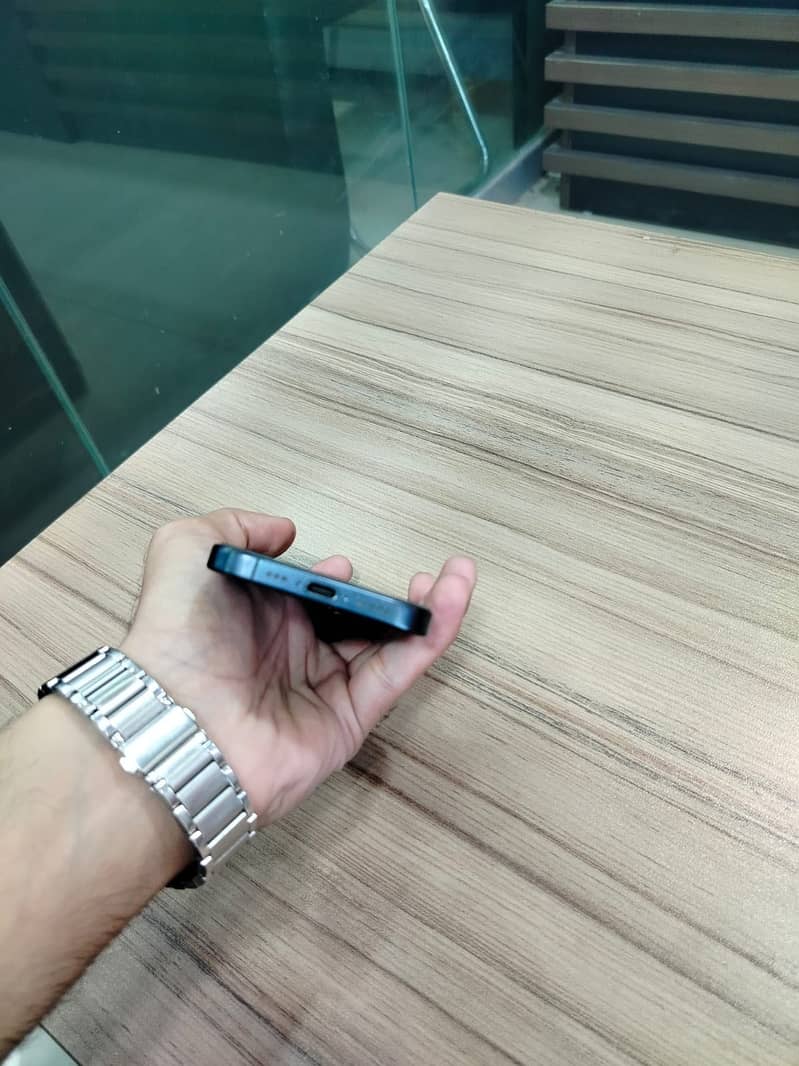 Apple iPhone 15 Pro 3