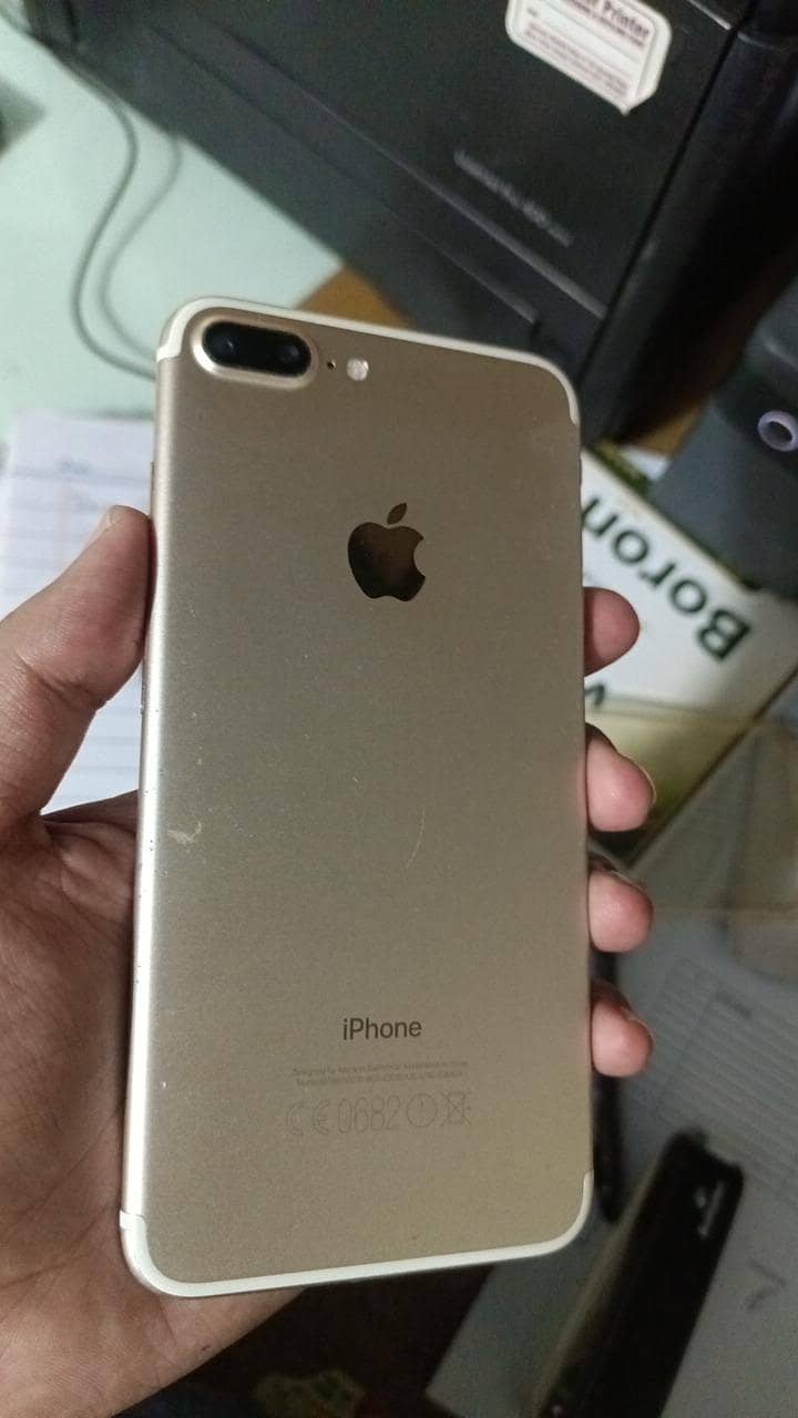 Apple iPhone 7 Plus 0