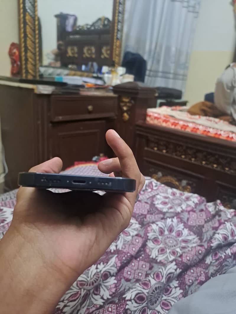 Apple iPhone 14 4